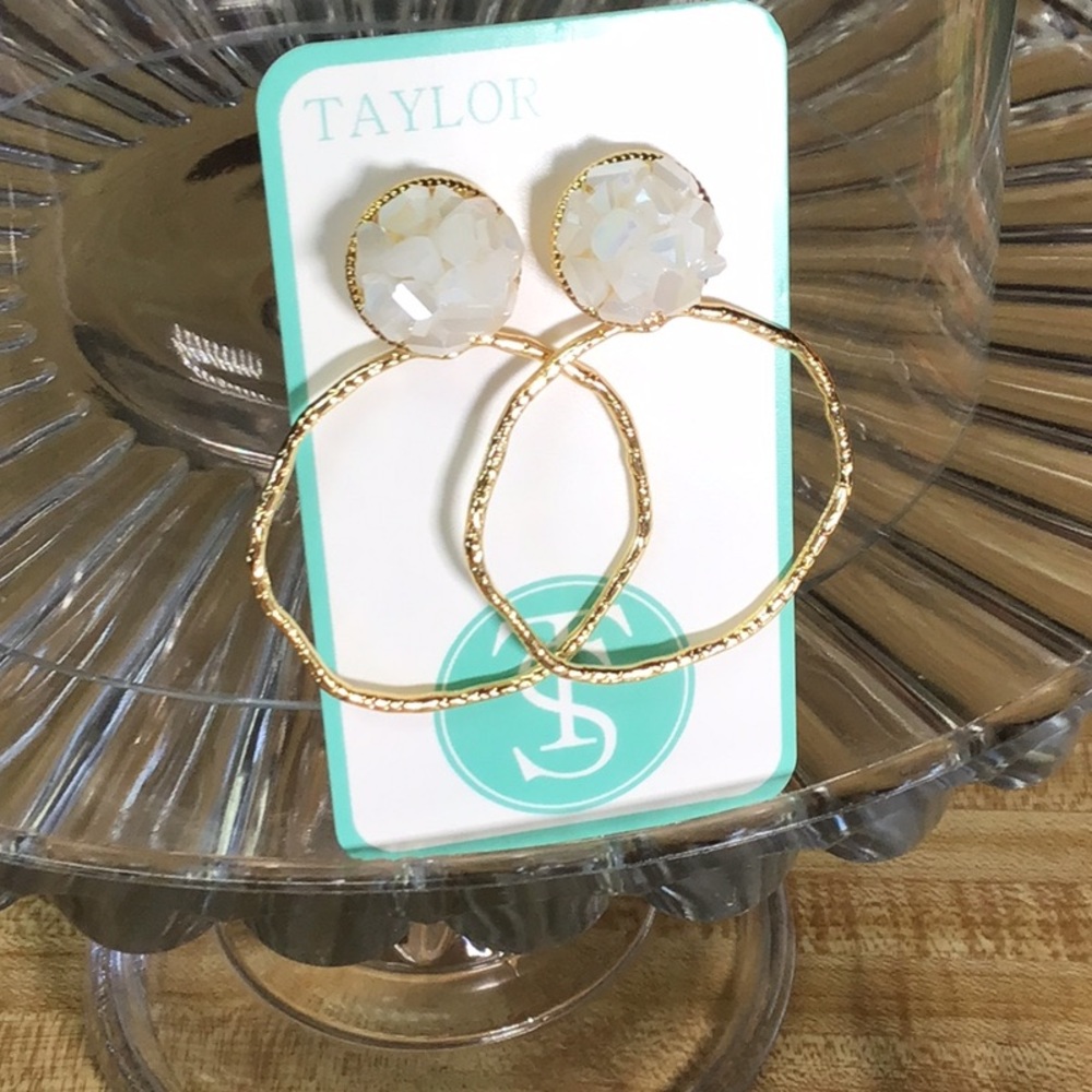 TAYLOR SHAYE EARRINGS❤️